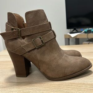 Heeled boots